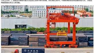 Hàng hóa được tập kết tại Cảng đường sắt quốc tế Nam Ninh, Quảng Tây trước khi chuyển tiếp đến Việt Nam qua tàu liên vận Việt - Trung. (Ảnh: Công Tuyên/TTXVN)