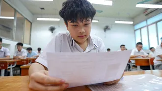 Thí sinh Hà Nội bước vào môn thi Toán
