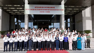 Chủ tịch Quốc hội Trần Thanh Mẫn và Thủ tướng Chính phủ Lê Minh Hưng và các đại biểu chụp ảnh chung. - Ảnh: TTXVN