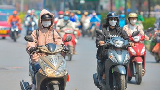 Nắng nóng bao trùm Bắc Bộ và Trung Bộ