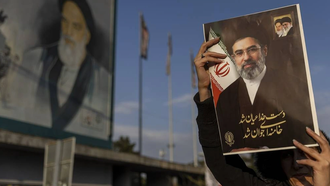 Hàng chục nghìn người dân Iran tập trung tại Đại giáo đường Imam Khomeini Mosalla ở Tehran để dự Lễ tang Đại giáo chủ Ali Khamenei, ngày 4/7/2026. Ảnh: Anadolu Agency/TTXVN