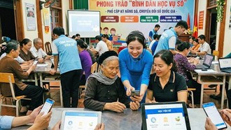 Người cao tuổi tự tin sử dụng công nghệ qua "bình dân học vụ số"