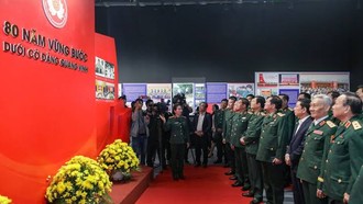 Khai mạc triển lãm 80 năm vững bước dưới cờ Đảng quang vinh