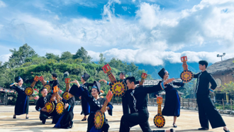 Bản Mây mang đến chiều sâu văn hóa cho chuyến đi và là lời giải cho bài toán làm du lịch hài hòa giữa bảo tồn văn hóa vùng cao và tạo sinh kế cho người dân.