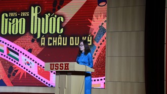  PGS. TS. Hoàng Cẩm Giang - Trưởng Bộ môn Nghệ thuật học, Khoa Văn học, Trường Đại học Khoa học Xã hội và Nhân văn, ĐHQGHN phát biểu khai mạc