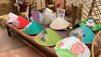 Sự dịch chuyển của mỹ thuật ứng dụng từ làng nghề vào không gian tiêu dùng hiện đại