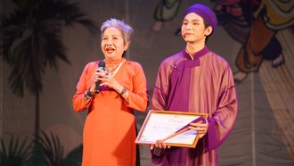 NSƯT Ngọc Ánh chia sẻ sau màn trình diễn của nhân vật Tèo. (Ảnh: BTC) 
