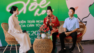 Nghệ nhân dân gian Hoàng Thị Văn chia sẻ về ý nghĩa của nghệ thuật Xòe Thái và những giá trị cộng đồng được gìn giữ qua nhiều thế hệ. (Ảnh_ BTC)