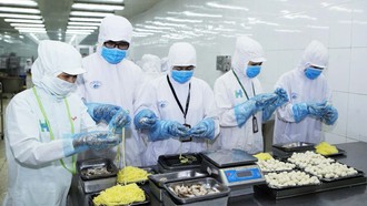 Đảm bảo an toàn thực phẩm vì thế được xem là một trong những điều kiện tiên quyết để bảo vệ sức khỏe cộng đồng và thúc đẩy phát triển bền vững. Ảnh: Báo Công thương
