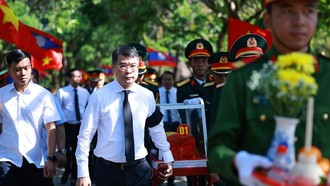 Thủ tướng Lê Minh Hưng dự lễ truy điệu hài cốt liệt sĩ Quân tình nguyện và chuyên gia Việt Nam, tại Nghĩa trang liệt sĩ Quốc gia Đường 9 (Quảng Trị).