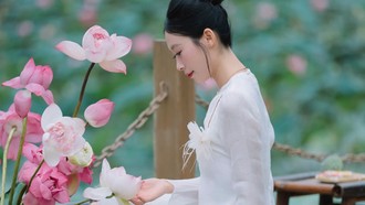Góc sống ảo mùa hè mới của Gen Z: Hồ sen cực lung linh ngay trong khuôn viên trường đại học
