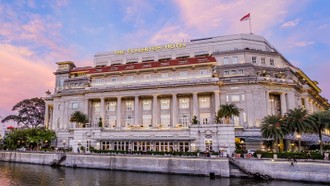 The Fullerton Hotel – khách sạn biểu tượng kiến trúc tân cổ điển bên dòng sông Singapore