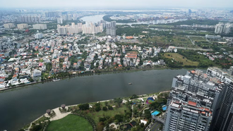 Bất động sản Thành phố Hồ Chí Minh hai bên sông Sài Gòn thuộc quận Bình Thạnh và thành phố Thủ Đức. (Ảnh: Hồng Đạt/TTXVN)