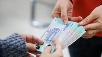Mức lương tối thiểu vùng năm 2027 sẽ tăng từ 310.000-390.000 đồng, tương ứng tỷ lệ bình quân 7,8% so với mức hiện hành. (Ảnh: PV/Vietnam+)