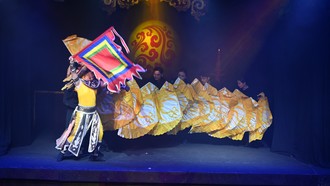 Hàng trăm bạn trẻ đến xem múa rối nước trong dự án "Rối Việt" do sinh viên thực hiện
