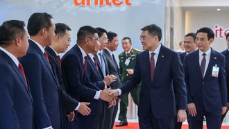 Thủ tướng Lê Minh Hưngb đến thăm trụ sở Unitel 