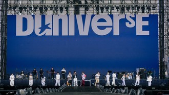 Duniverse trình diễn ấn tượng tại sao concert trước hàng nghìn khán giả 