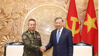 Tổng Bí thư, Chủ tịch nước Tô Lâm tiếp Đại tướng Tea Seiha, Ủy viên Ban Thường vụ CPP, Phó Thủ tướng, Bộ trưởng Quốc phòng Campuchia. (Ảnh: Thống Nhất/TTXVN)