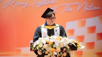 Việt Anh đại diện sinh viên phát biểu tại lễ tốt nghiệp Trường Đại học FPT. (Ảnh: FPTU)
