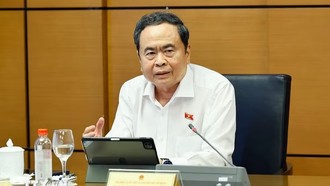 Chủ tịch Quốc hội Trần Thanh Mẫn, đại biểu Quốc hội Thành phố Hồ Chí Minh phát biểu tại buổi thảo luận ở tổ về 3 dự án luật: Luật Đất đai (sửa đổi); Luật Nhà ở (sửa đổi); Luật Kinh doanh bất động sản (sửa đổi). (Ảnh: Doãn Tấn/TTXVN)