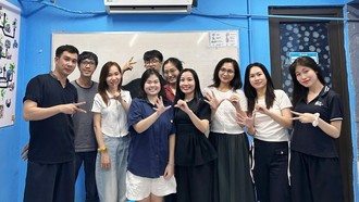Phiên dịch viên ngôn ngữ ký hiệu: Hiếm người, hiếm “nghề”