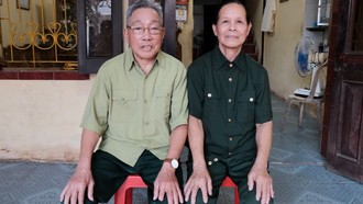 Vợ chồng thương binh Nguyễn Thế Dân và Lê Thị Minh tại phường Đông Sơn, tỉnh Thanh Hóa. (Ảnh: Nguyễn Thế Dương)