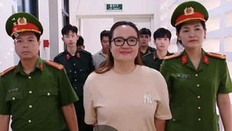 Bà Hoàng Thị Hường (còn gọi Hoàng Hường, 38 tuổi) vừa bị Cơ quan Cảnh sát điều tra, Bộ Công an khởi tố ngày 3/10.