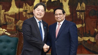 Thủ tướng Phạm Minh Chính và ông Hayashi Yoshimasa, Bộ trưởng Nội vụ và Truyền thông Nhật Bản.