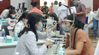 Dùng máy tính nhiều làm tăng nguy cơ mắc bệnh Glôcôm gây mù lòa