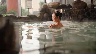 Giải mã sức mạnh thầm lặng của dòng khoáng nóng: Bí quyết chống lão hóa và trường thọ của nhiều thành phố hiện đại