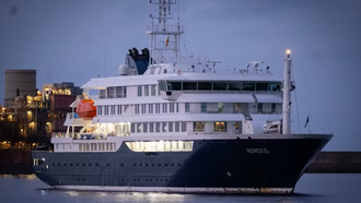 Tàu du lịch MV Hondius tại cảng Granadilla, thuộc đảo Tenerife, Tây Ban Nha ngày 10/5/2026. 