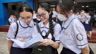 Kỳ thi lớp 10 tại Hà Nội: Phụ huynh tra cứu địa điểm thi trên ứng dụng iHanoi