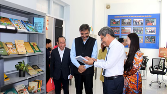 Các đại biểu tham gia Không gian văn hóa Ấn Độ. 