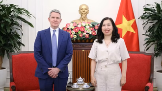 Thứ trưởng Ngoại giao Lê Thị Thu Hằng tiếp ông Phil Nelson, Phó Chủ tịch điều hành CNN. (Ảnh: Bộ Ngoại giao)