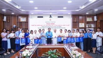 Công đoàn Y tế Việt Nam trao "Những món quà từ Đại hội XIV Công Đoàn Việt Nam" đến đoàn viên khó khăn, mắc bệnh hiểm nghèo