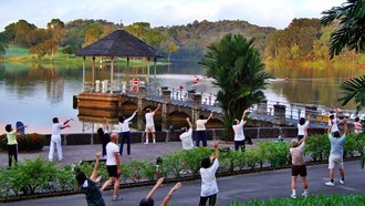 Việt Nam đang sống lâu hơn, nhưng liệu chúng ta có sống khỏe lâu hơn?