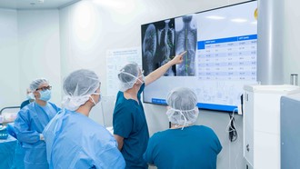 Bác sĩ nói về tương lai của ngoại khoa khi robot phẫu thuật ngày càng hiện diện nhiều trong phòng mổ