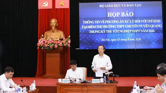 Thứ trưởng Thường trực Bộ Giáo dục và Đào tạo Phạm Ngọc Thưởng chủ trì buổi họp.