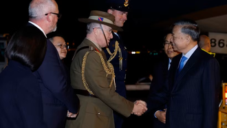 Quan chức Australia đón Tổng Bí thư, Chủ tịch nước Tô Lâm tại sân bay quốc tế Sydney Kingsford Smith. 