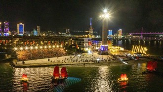 Vịnh Hạ Long rực sáng trong đêm hội công nghệ và di sản