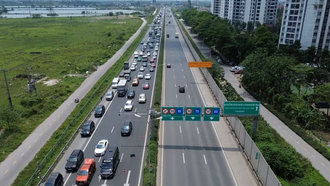Các phương tiện trên cao tốc Pháp Vân-Cầu Giẽ hướng vào trung tâm Hà Nội.