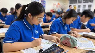 Học sinh ôn thi vào lớp 10.