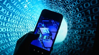 Cuộc đua AI trước lời kêu gọi "giảm tốc"