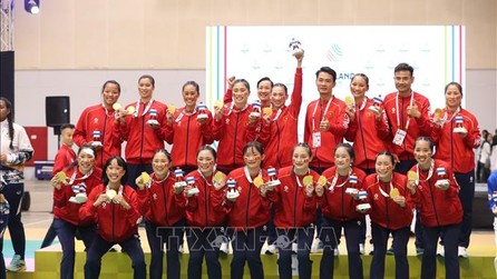 Tuyển Việt Nam giành HCV môn Bóng ném nữ ở SEA Games 33. Ảnh: TTXVN .
