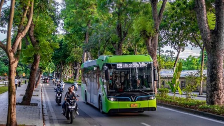 Từ một lựa chọn ít được ưu tiên, xe buýt dần trở thành thói quen di chuyển hằng ngày của người dân đô thị.