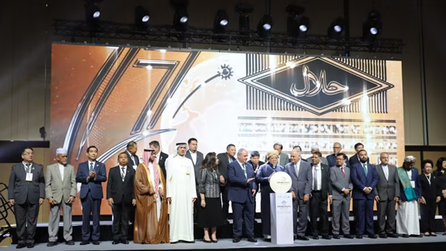 Đại sứ Phạm Việt Hùng (thứ 3 từ trái sang) dự lễ khai mạc Triển lãm Grand Halal Bangkok 2026. (Ảnh: Đỗ Sinh/TTXVN)