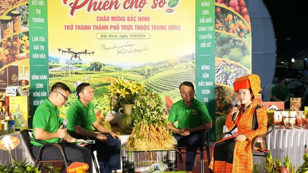 Các đại biểu tham gia chia sẻ tại phiên livestream “Phiên chợ nông sản an toàn tỉnh Bắc Ninh năm 2026.” (Ảnh: Đồng Thúy/TTXVN)