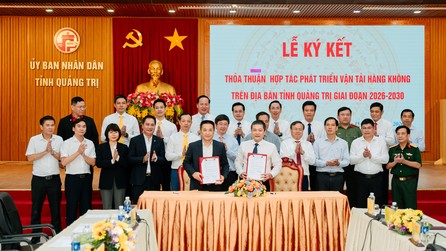 UBND tỉnh Quảng Trị và các hãng hàng không ký kết thỏa thuận hợp tác phát triển vận tải hàng không giai đoạn 2026 - 2030