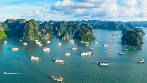 Du lịch – nền kinh tế không khói được coi là thế mạnh chủ lực đưa Vân Đồn thành trung tâm kinh tế biển hiện đại mang tầm khu vực. Ảnh: bvhttdl.gov.vn