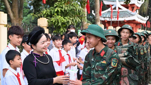 Những “người hùng” thầm lặng phía sau mái trường dân tộc nội trú vùng biên